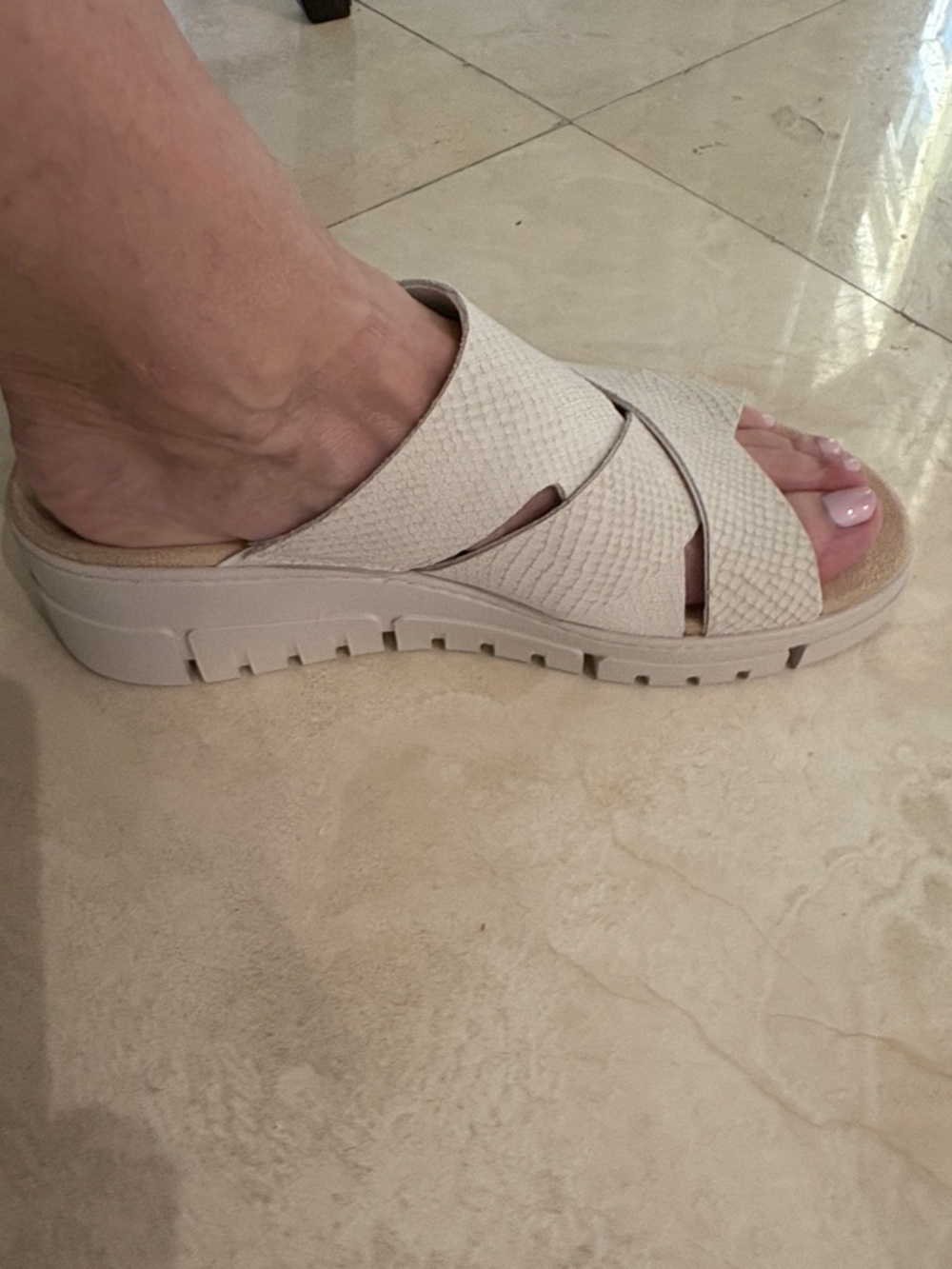 Vionic Uptown Sunset Ivory Crisscross Slide Sandals - Picture 5 of 8